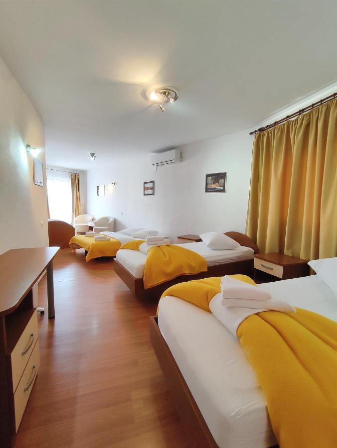 Hotel Prvan Vrgorac Exteriör bild