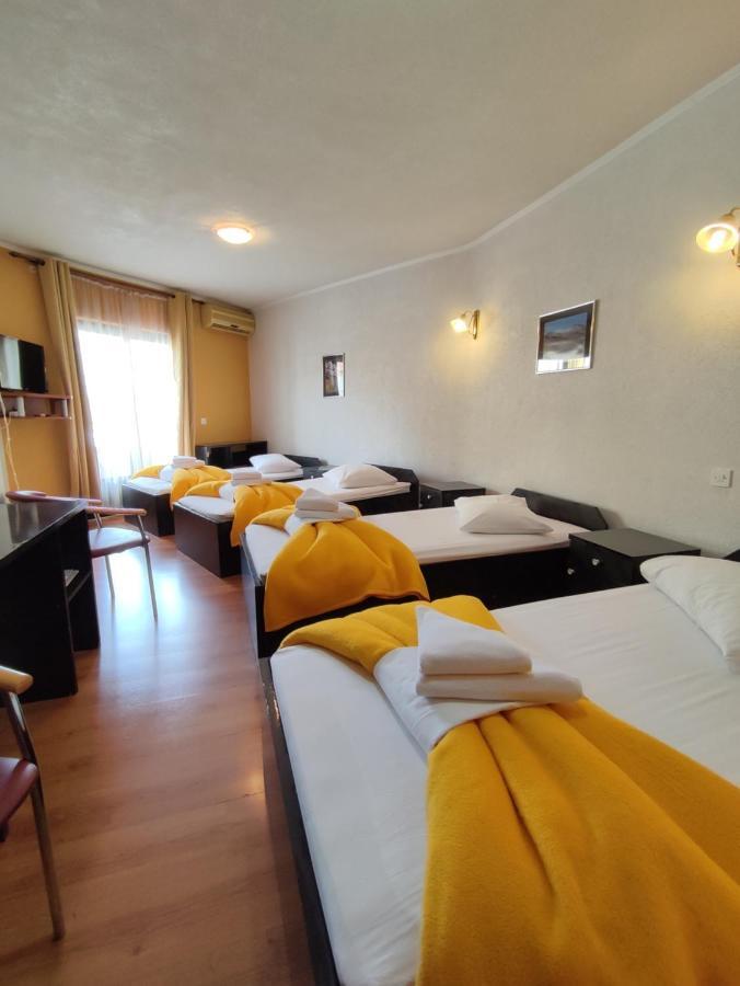 Hotel Prvan Vrgorac Exteriör bild