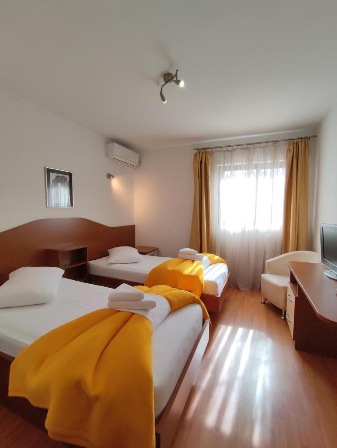 Hotel Prvan Vrgorac Exteriör bild