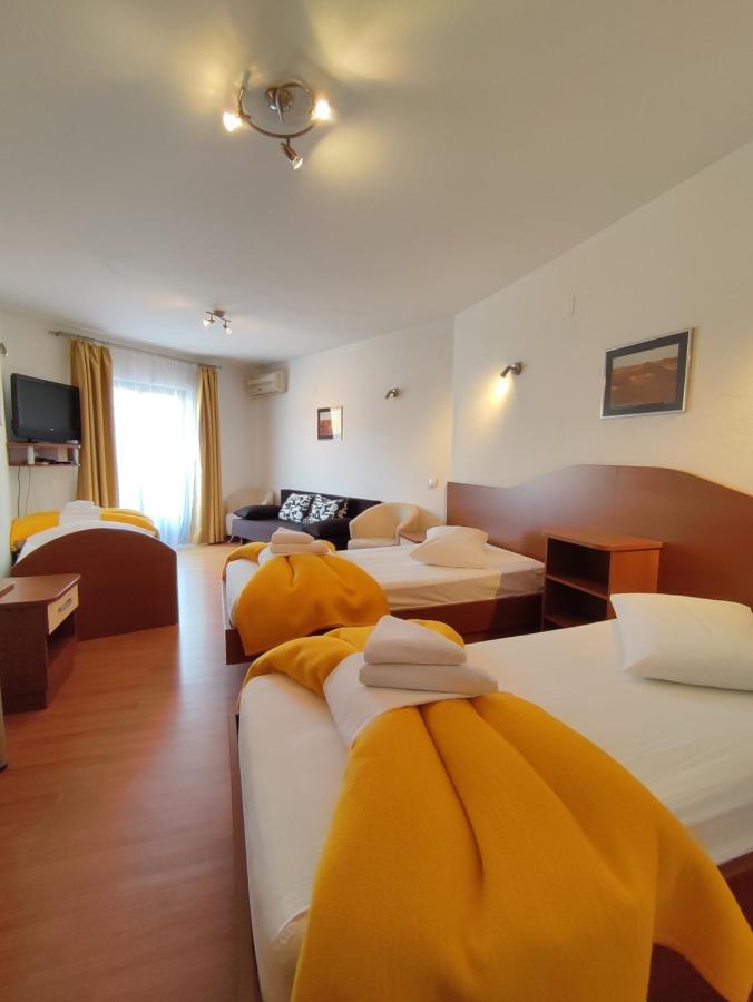Hotel Prvan Vrgorac Exteriör bild