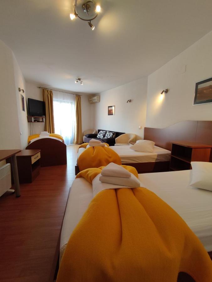 Hotel Prvan Vrgorac Exteriör bild