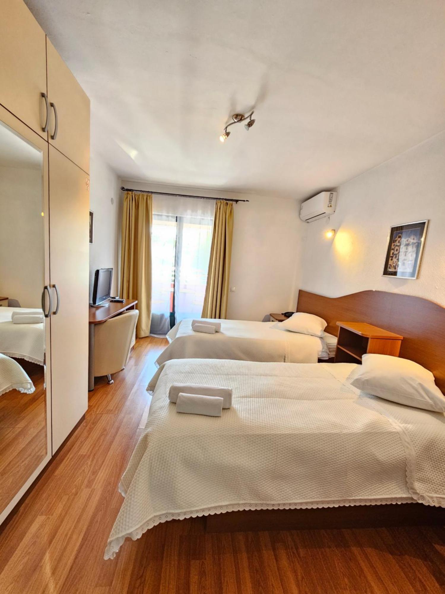 Hotel Prvan Vrgorac Exteriör bild