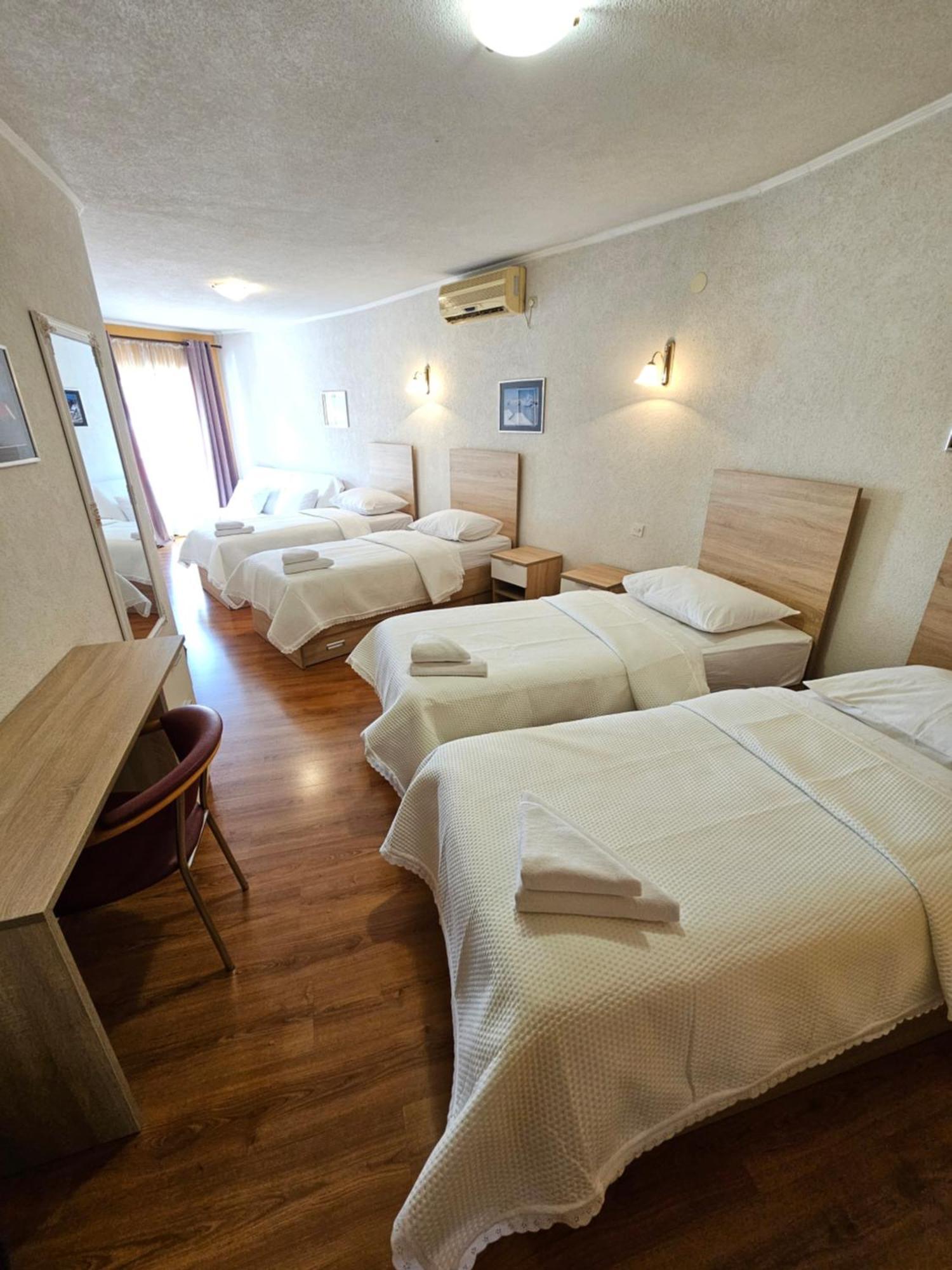 Hotel Prvan Vrgorac Exteriör bild