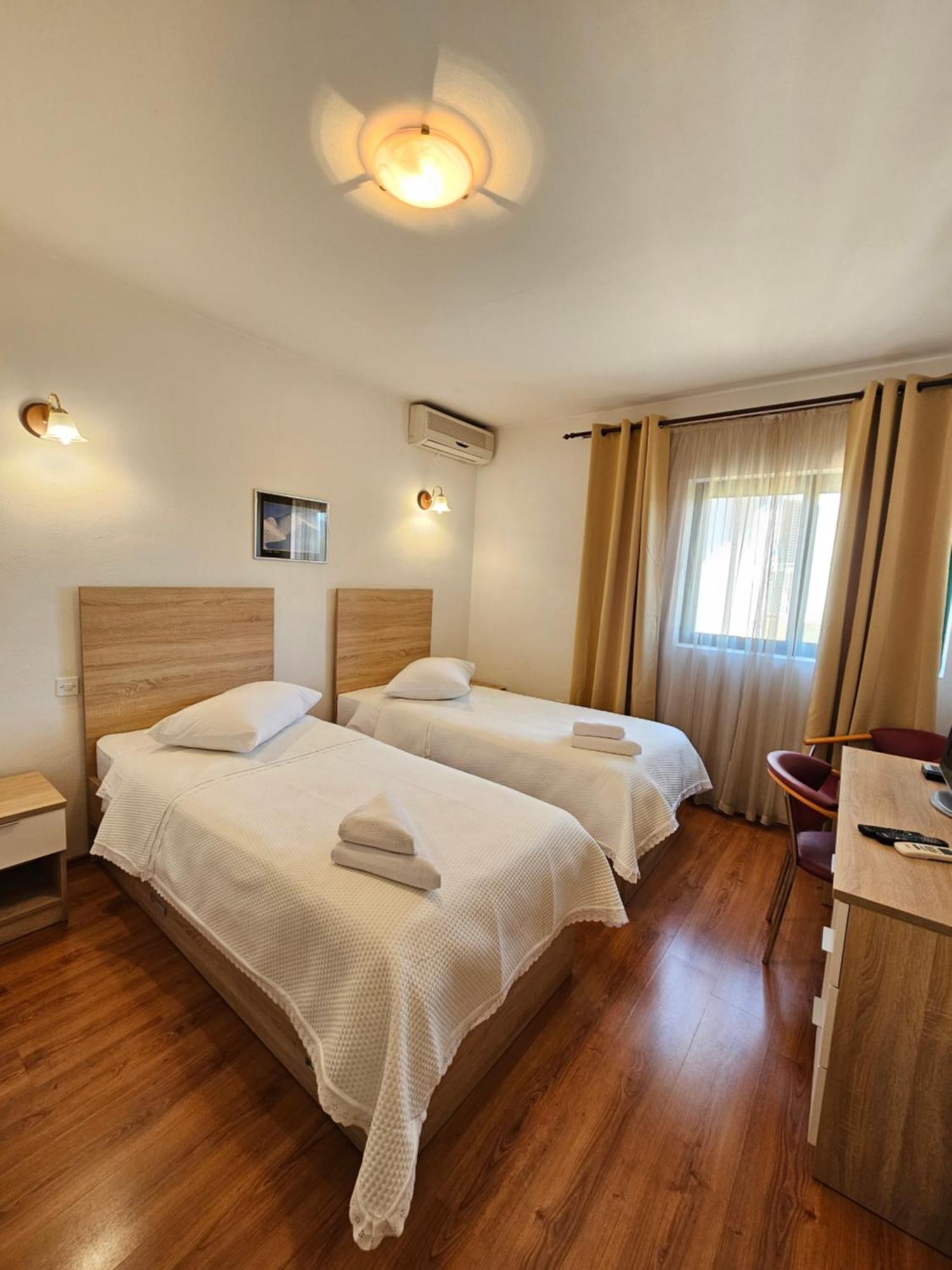 Hotel Prvan Vrgorac Exteriör bild